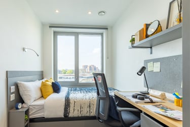 Bronze En Suite - Image 1